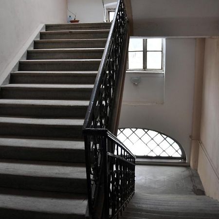 Black Gate - 2 Bedroom Apartment In The Heart Of Old Town With Free Private Secured Parking Braşov Esterno foto