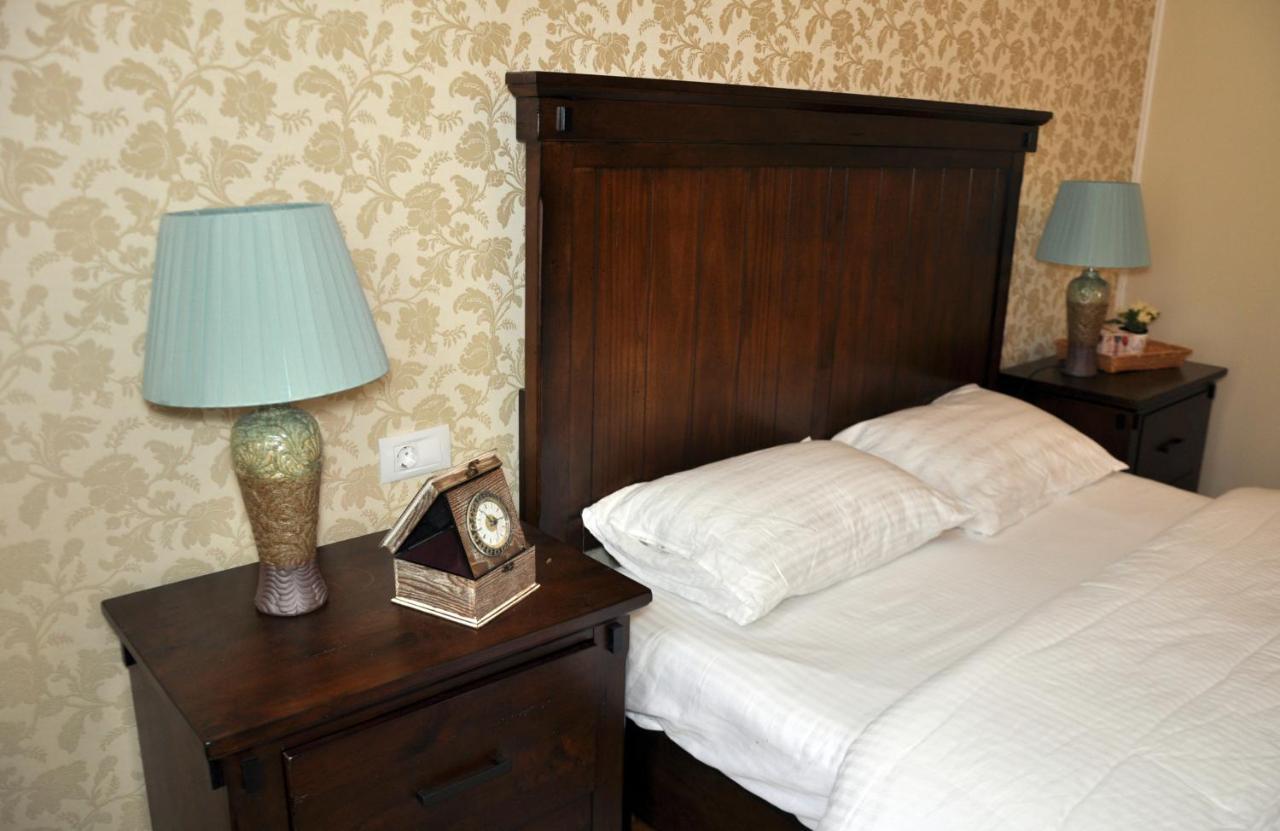 Black Gate - 2 Bedroom Apartment In The Heart Of Old Town With Free Private Secured Parking Braşov Esterno foto