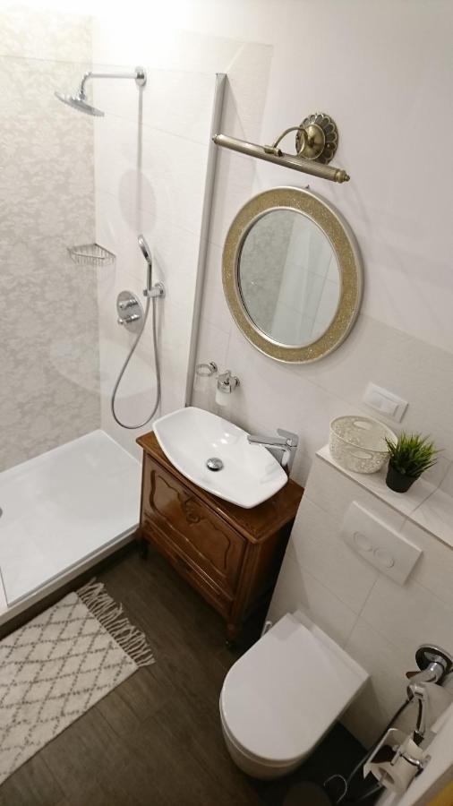 Black Gate - 2 Bedroom Apartment In The Heart Of Old Town With Free Private Secured Parking Braşov Esterno foto