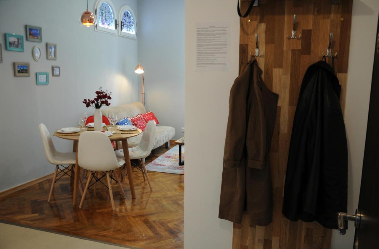 Black Gate - 2 Bedroom Apartment In The Heart Of Old Town With Free Private Secured Parking Braşov Esterno foto