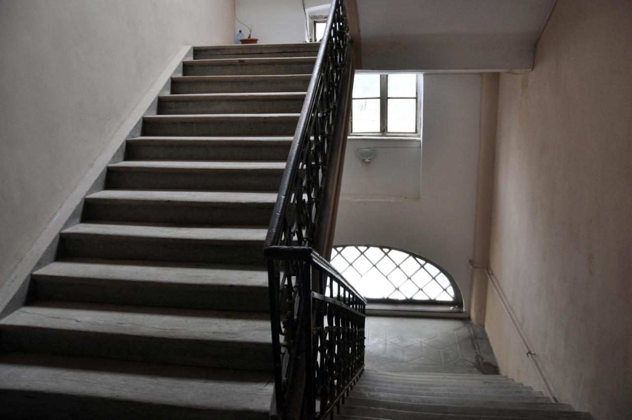 Black Gate - 2 Bedroom Apartment In The Heart Of Old Town With Free Private Secured Parking Braşov Esterno foto